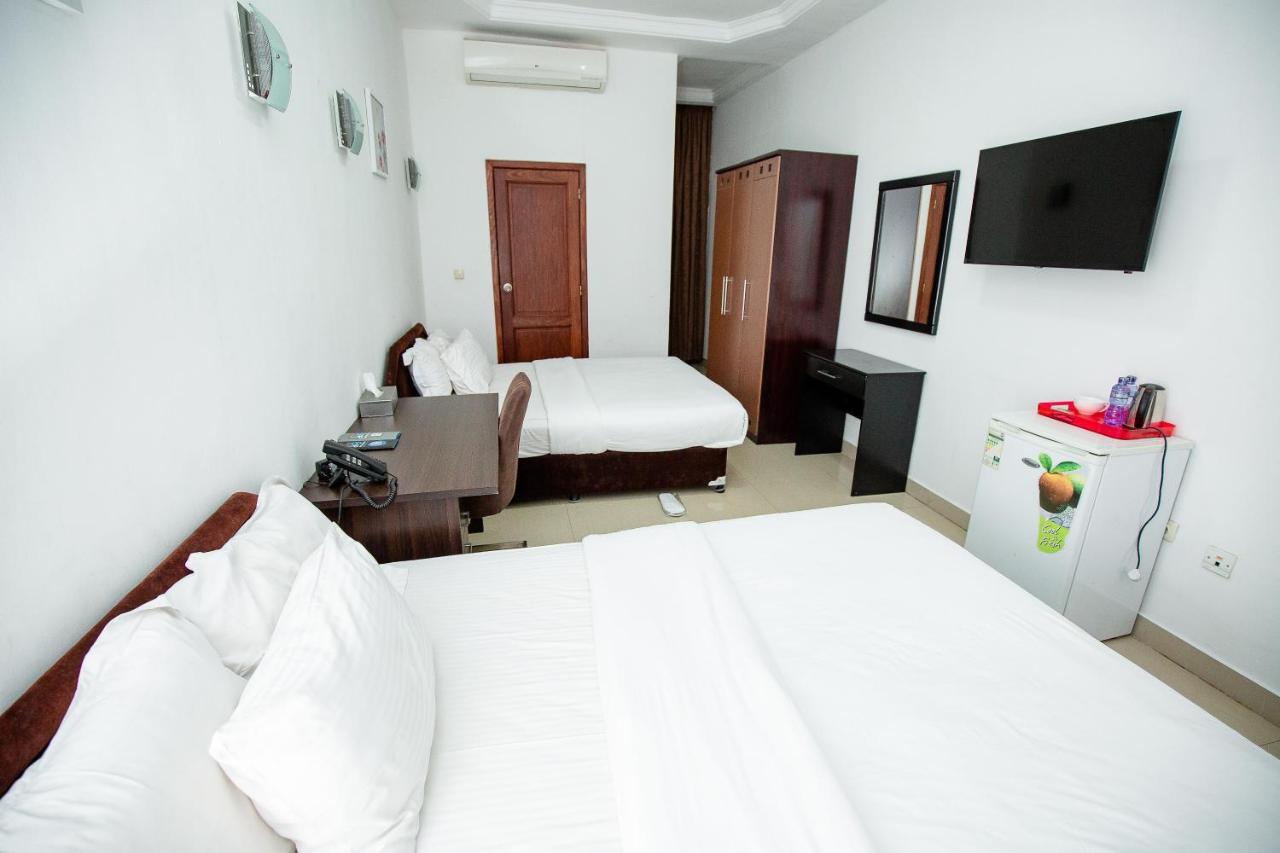 Hotel Everest Rd Congo Kinshasa Exteriör bild