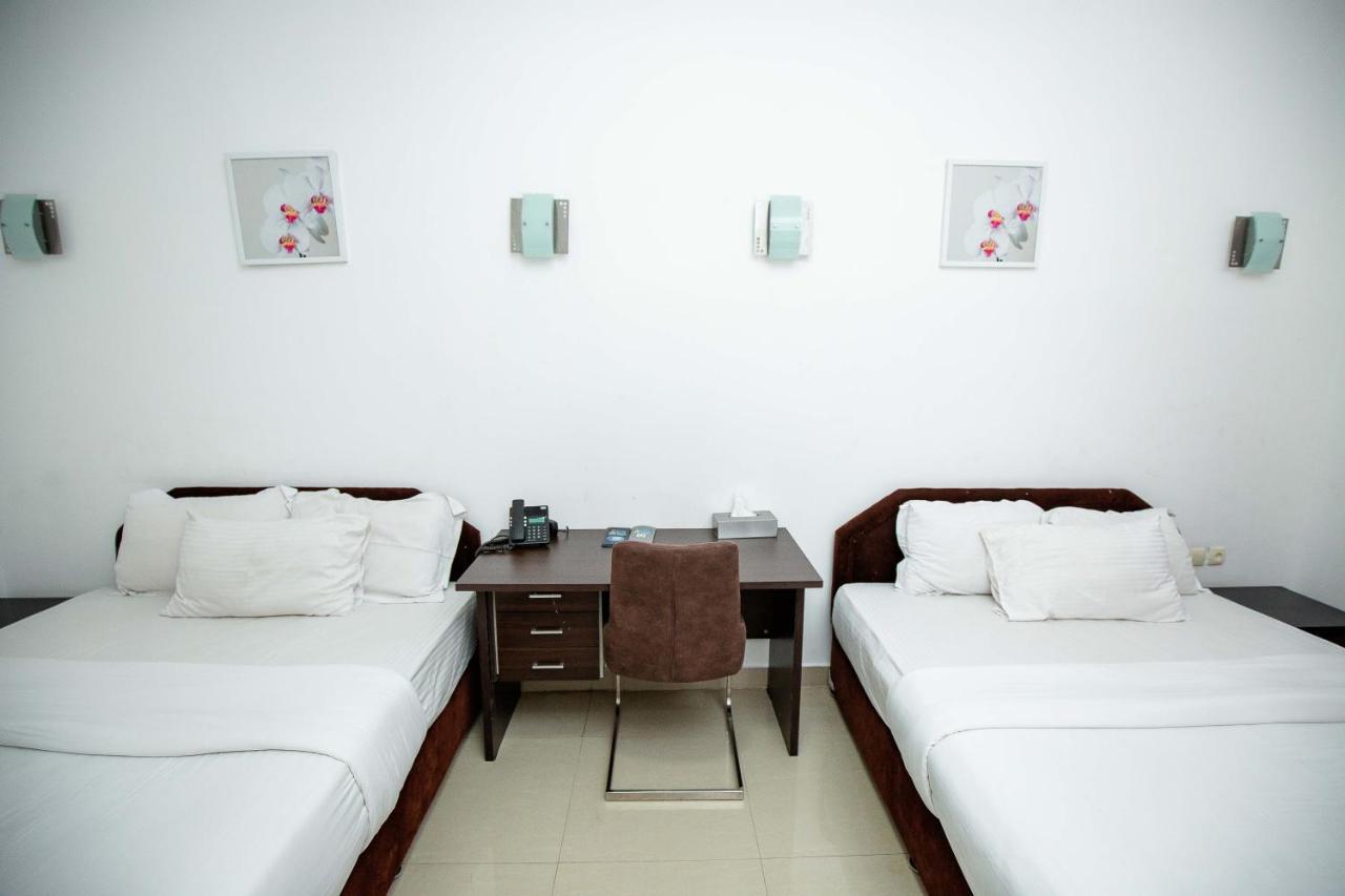 Hotel Everest Rd Congo Kinshasa Exteriör bild