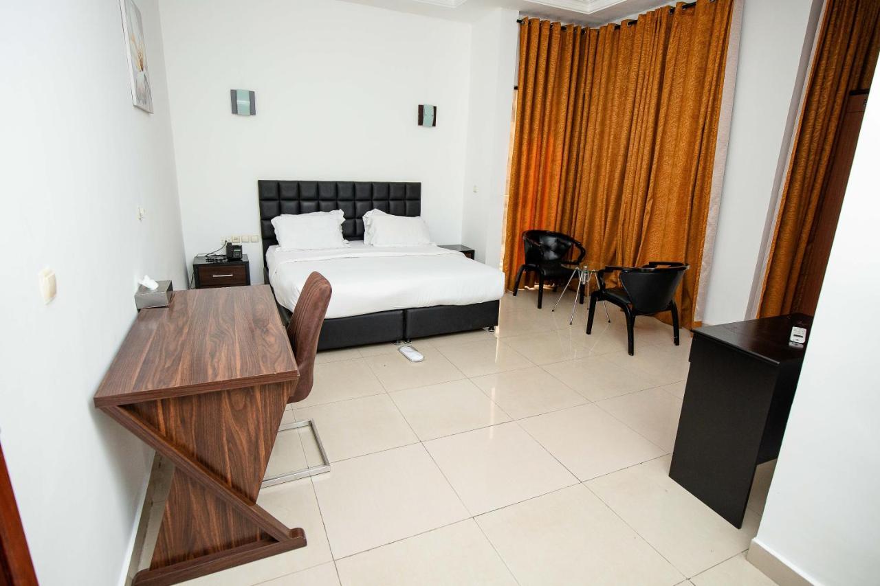 Hotel Everest Rd Congo Kinshasa Exteriör bild