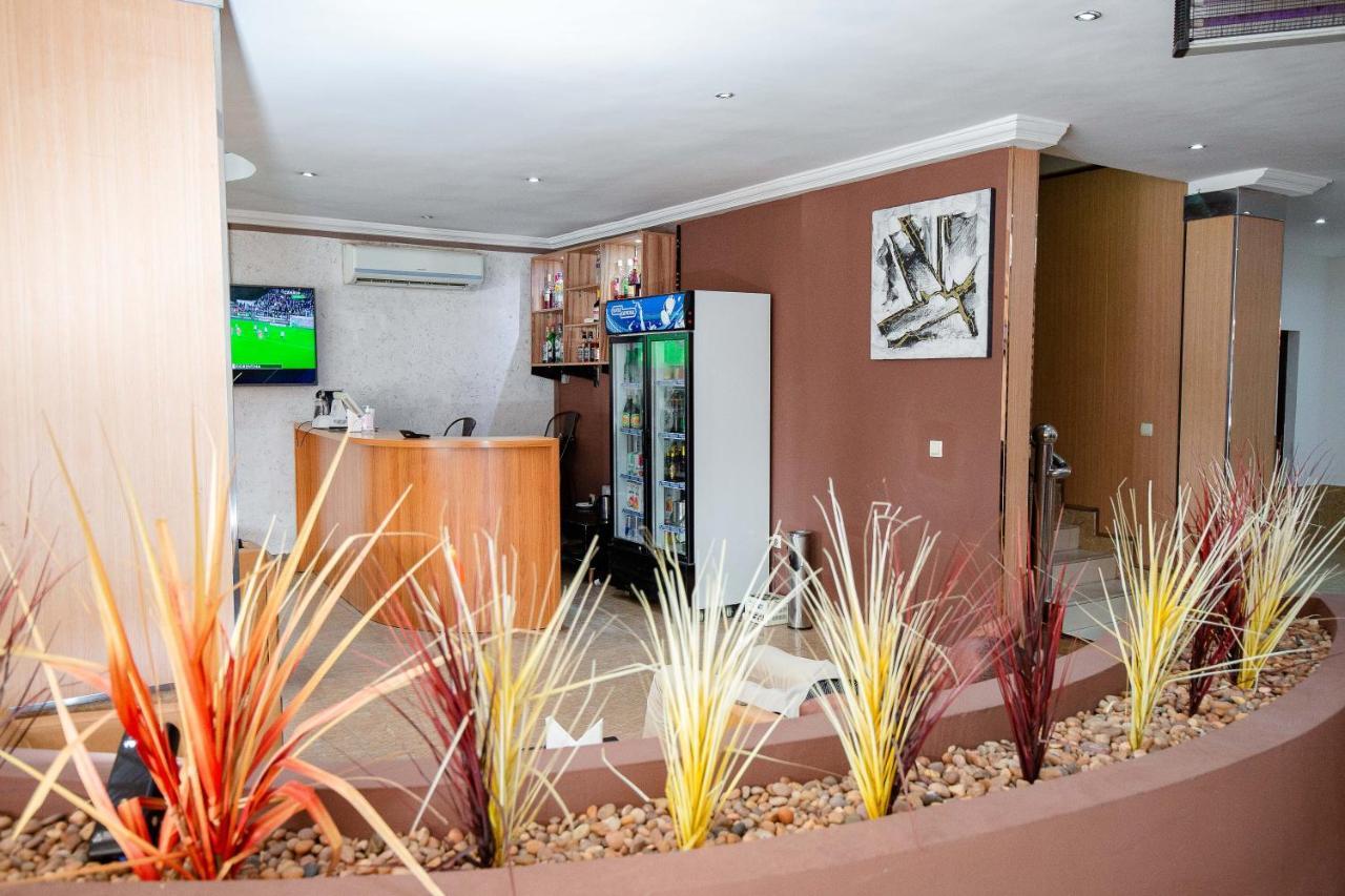 Hotel Everest Rd Congo Kinshasa Exteriör bild