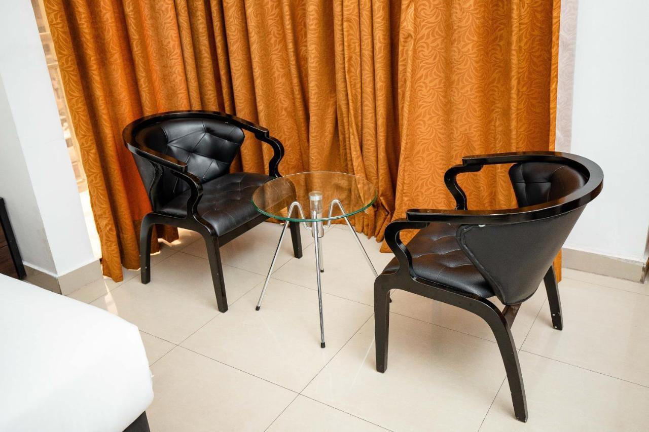 Hotel Everest Rd Congo Kinshasa Exteriör bild