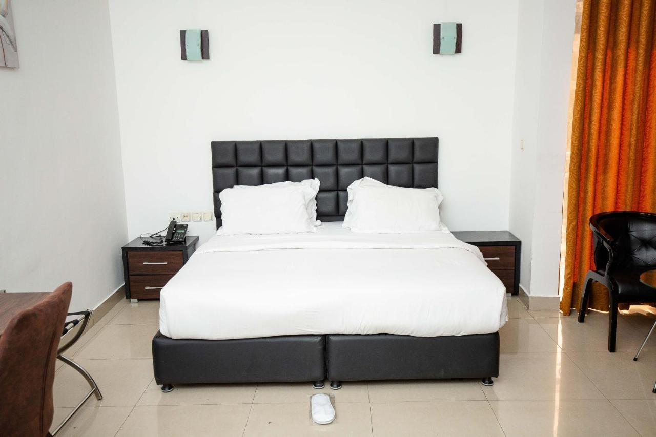 Hotel Everest Rd Congo Kinshasa Exteriör bild