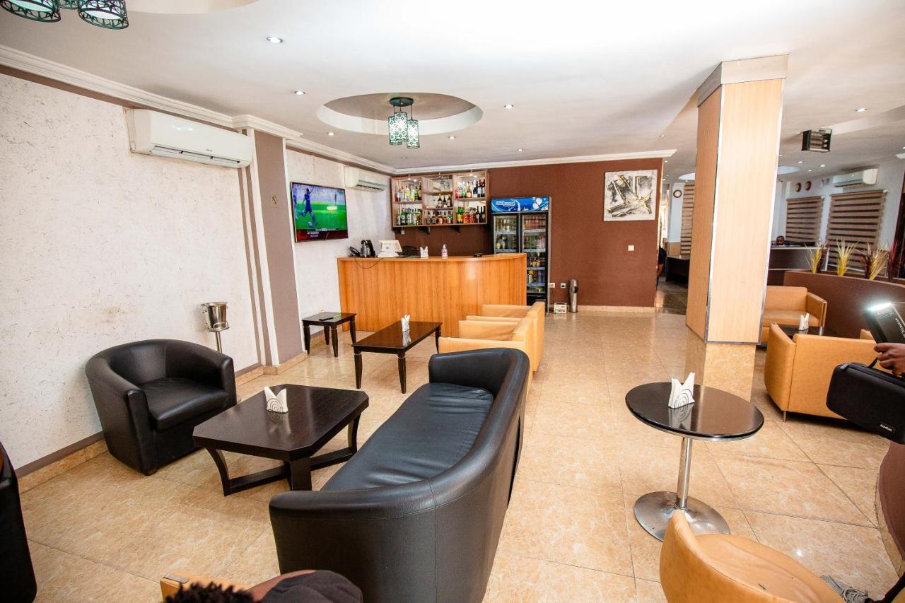 Hotel Everest Rd Congo Kinshasa Exteriör bild