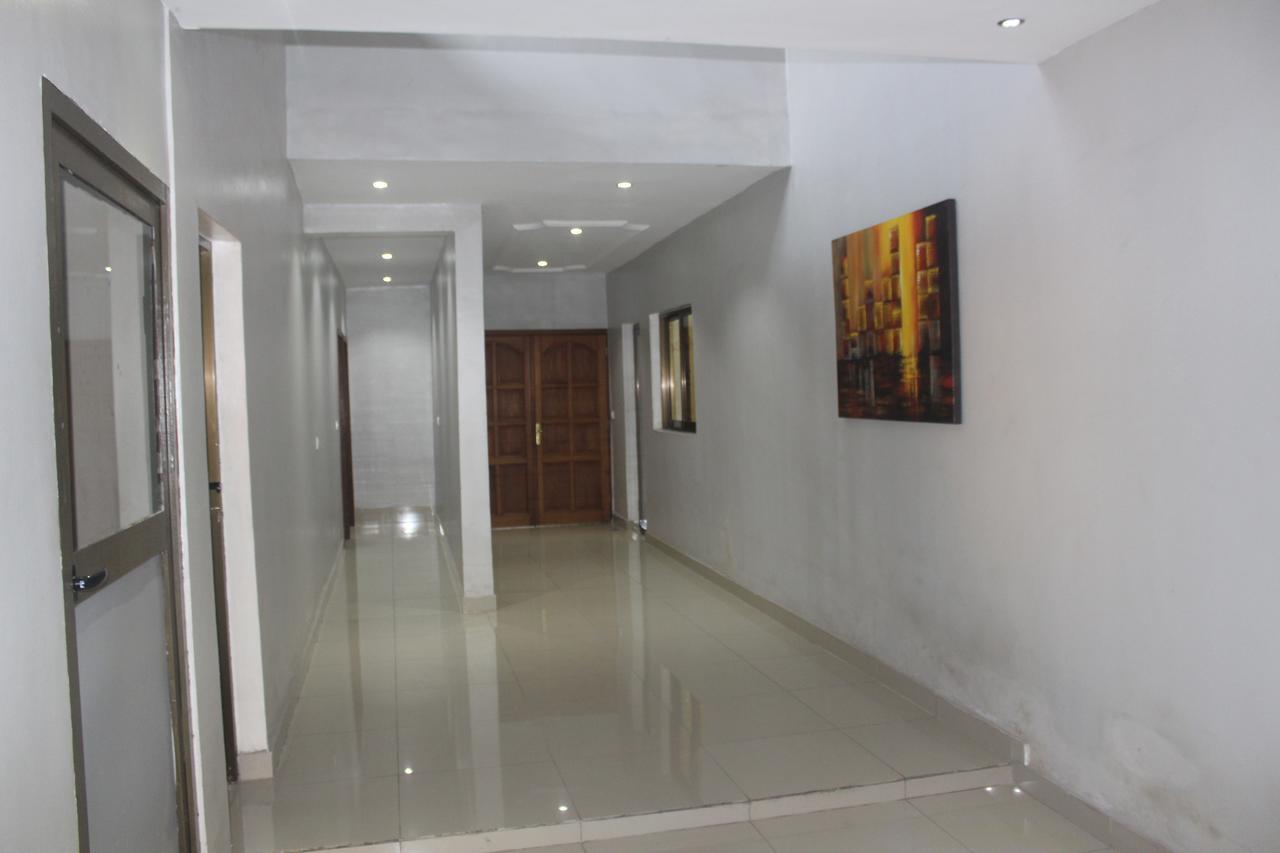 Hotel Everest Rd Congo Kinshasa Exteriör bild